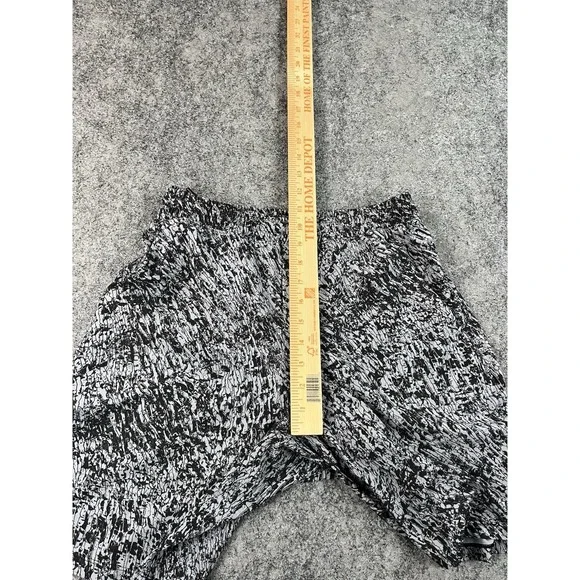 Lululemon Pace Breaker Shorts 9" Mens Small Lined Gray Splatter Soul Cycle Skull - Picture 10 of 10